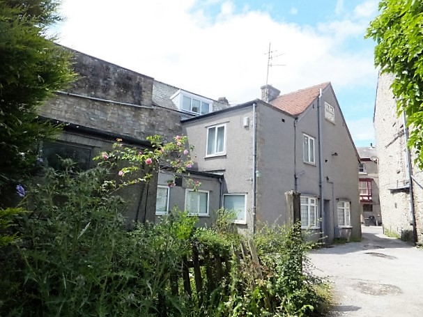 House to rent in Buxton with garage and workshop
